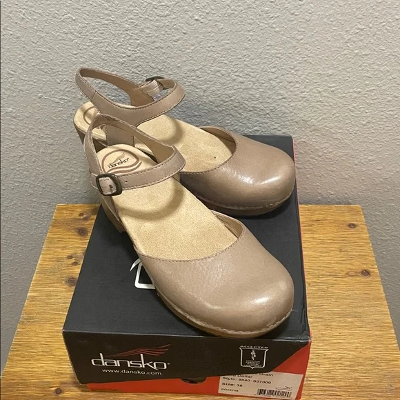 Women’s Dansko Sam Clog, size 38 - Picture 6 of 8